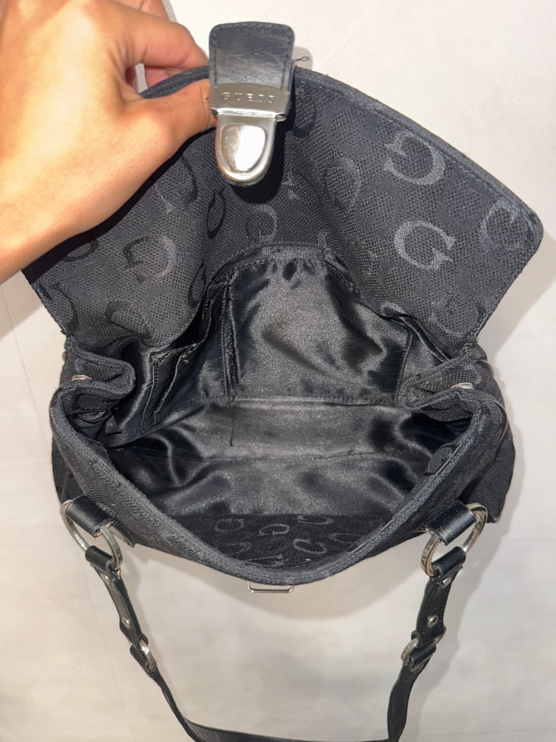 Guess black logo buckle shoulder bag 상품이미지7