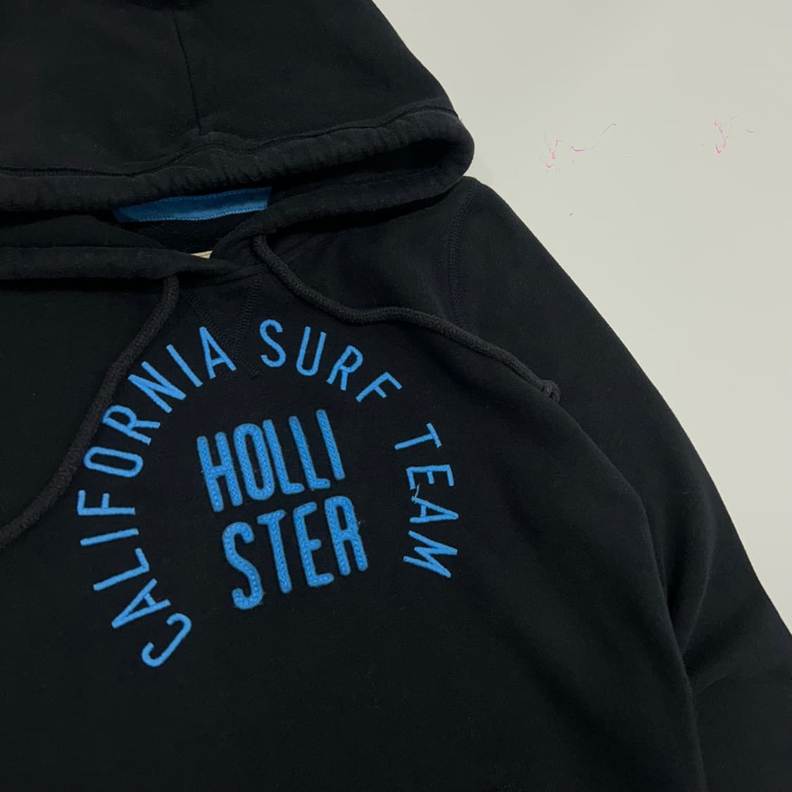 Hollister 홀리스터 블루 스펠아웃로고 다크네이비 후드티 상품이미지4