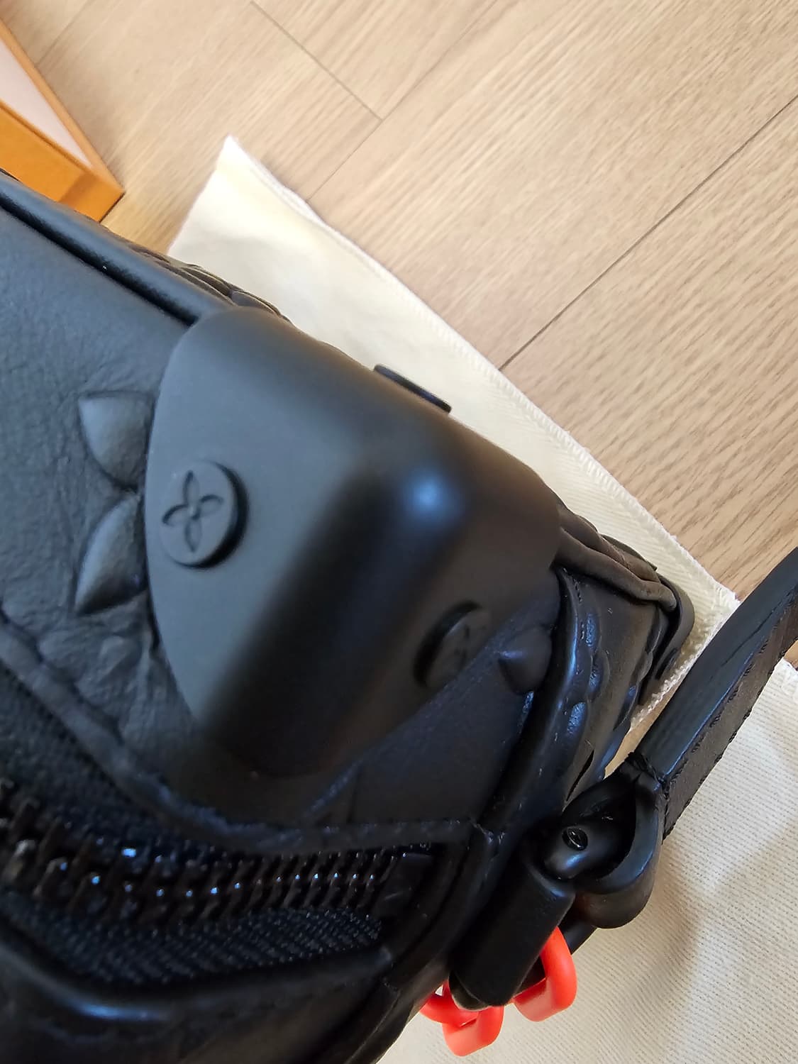 루이비통 버질아블로 입체 앰버서드 미니소프트 트렁크 크로스백 주황체인 상품이미지10