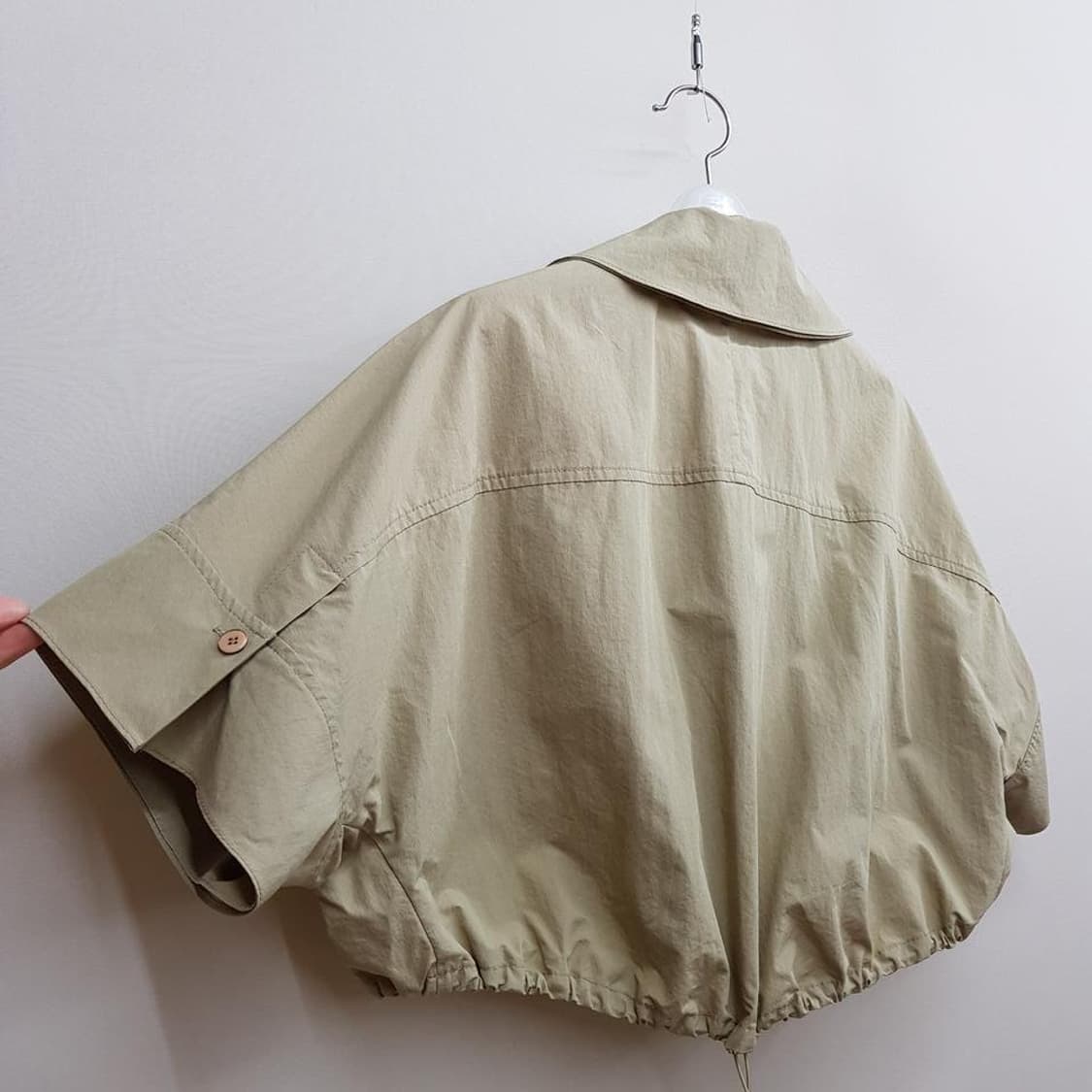 한섬 SJSJ 2023 드로우 스트링셔츠 점퍼 슬리브리스 원피스 세트 상품이미지4