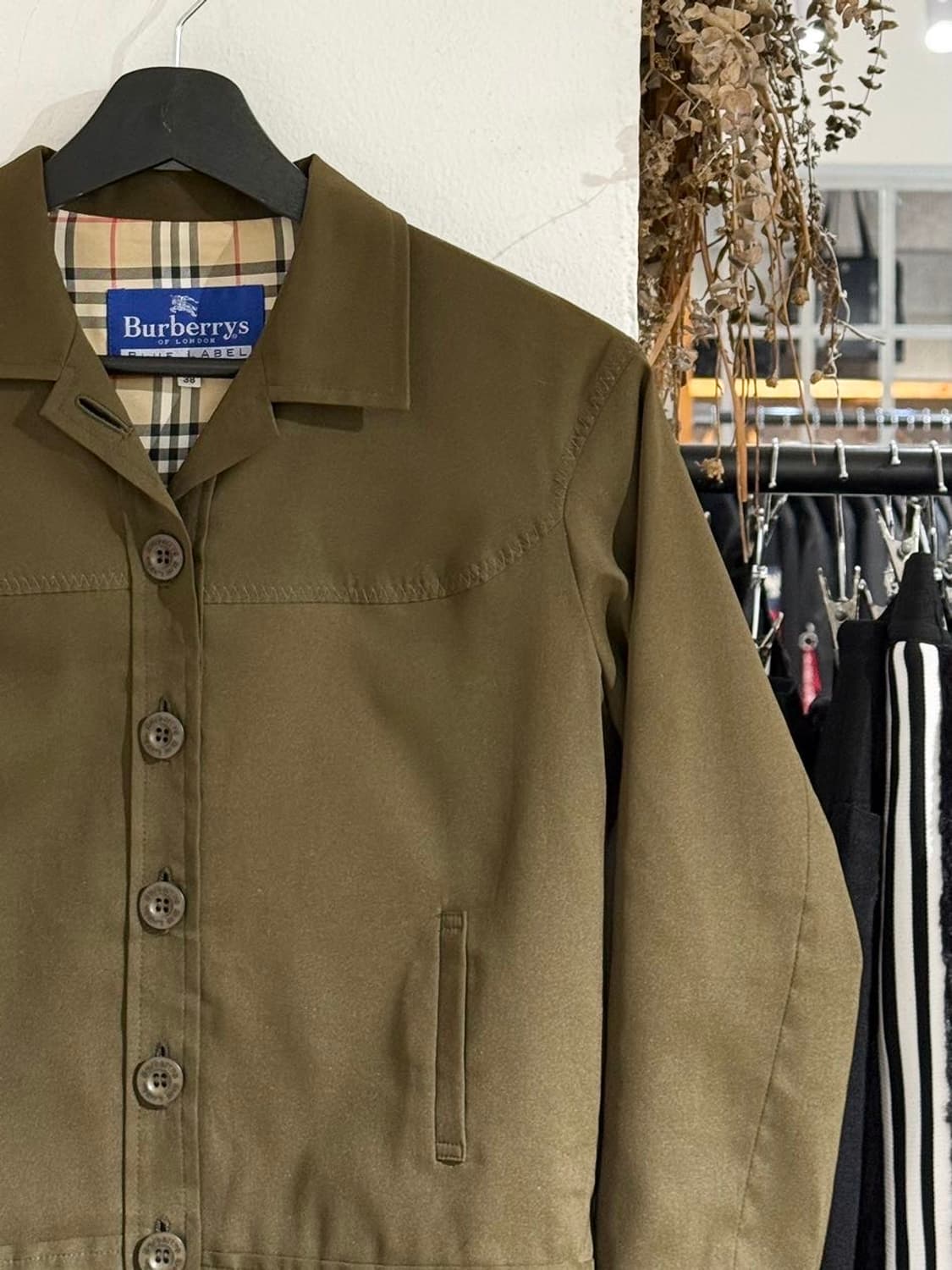 버버리 블루라벨 카키 버튼 크롭 자켓 상품이미지3