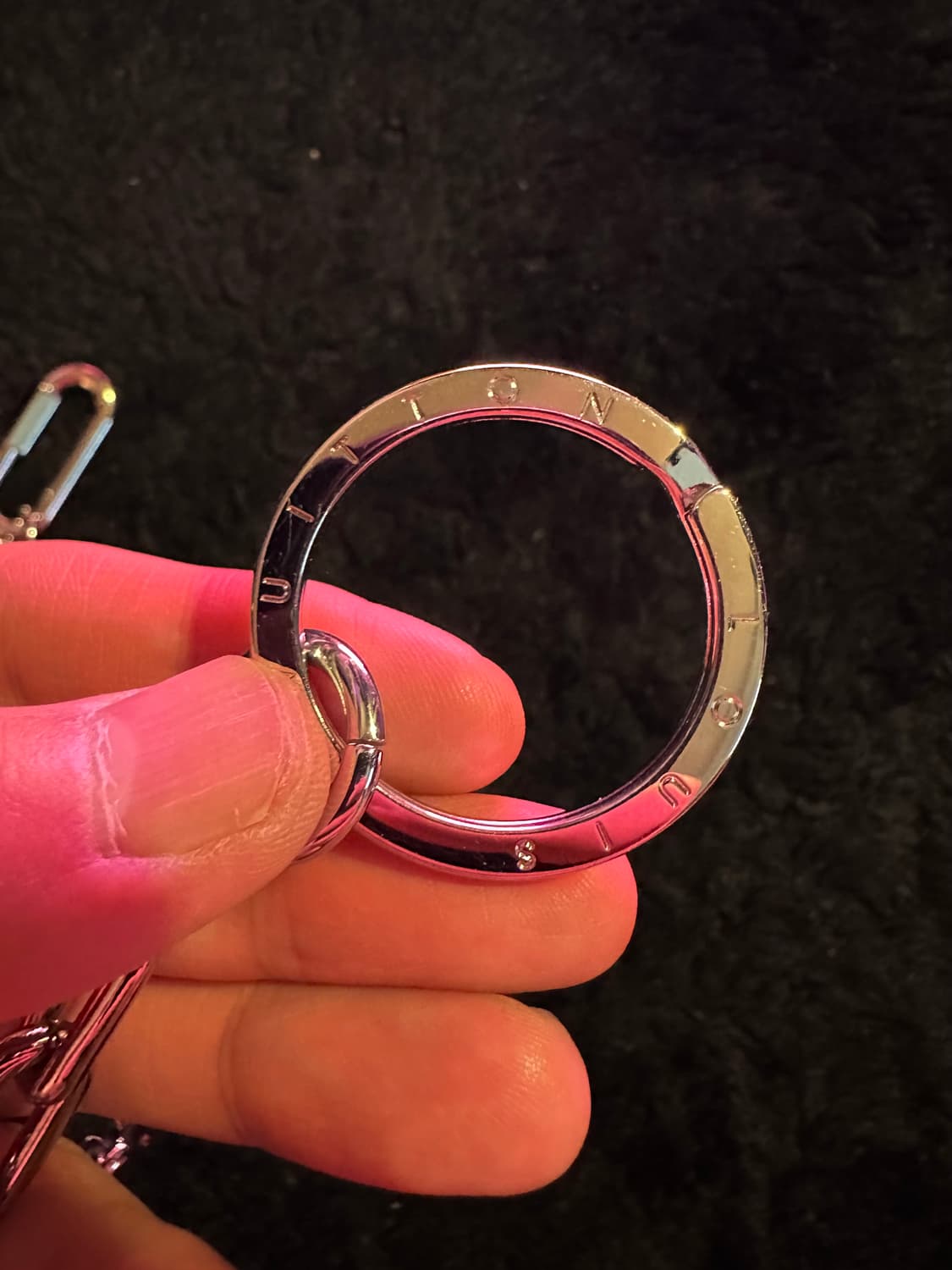 루이비통 체인 LV 쉐이프 백 참 키 홀더 상품이미지7