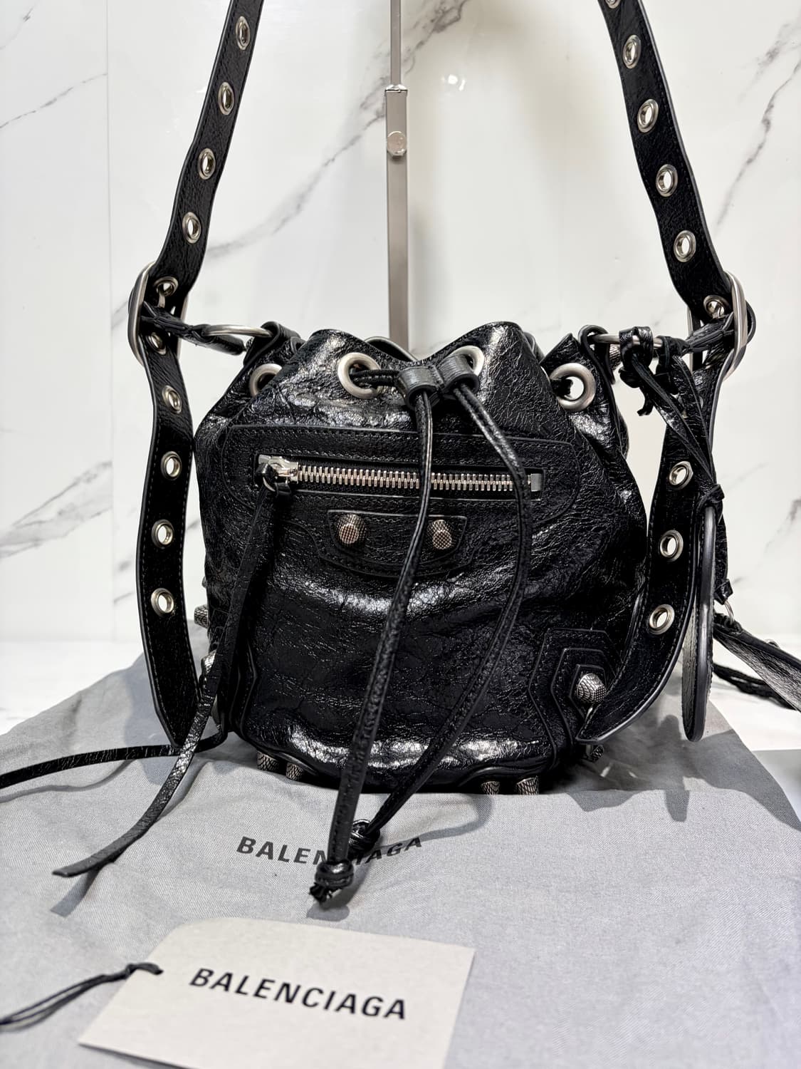 [A+ 정품] 발렌시아가 르카골 버킷백 xs 블랙 상품이미지2