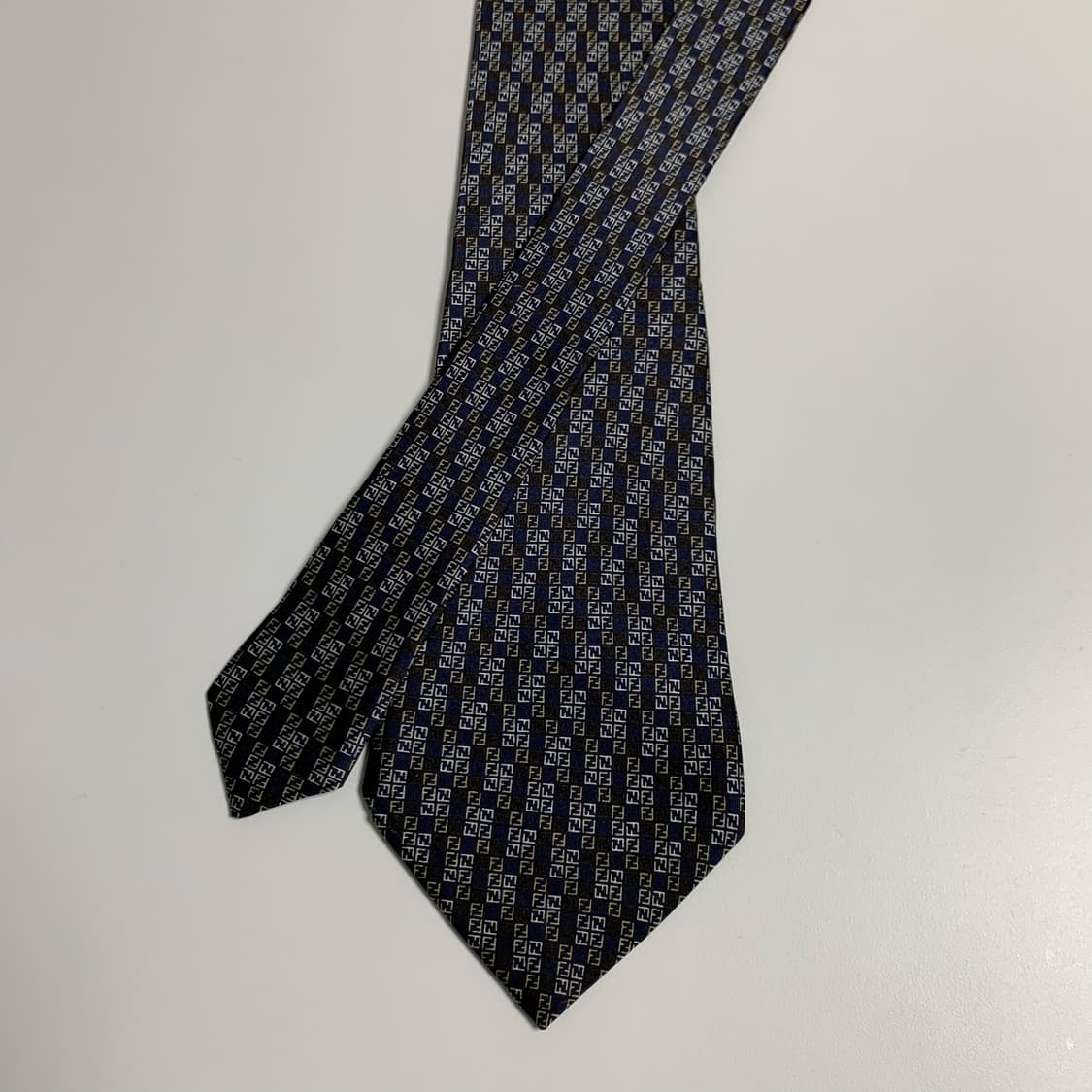 펜디(FENDI) FF모노그램 명품 신형넥타이 A등급 대검뒷면 9.4cm 상품이미지3