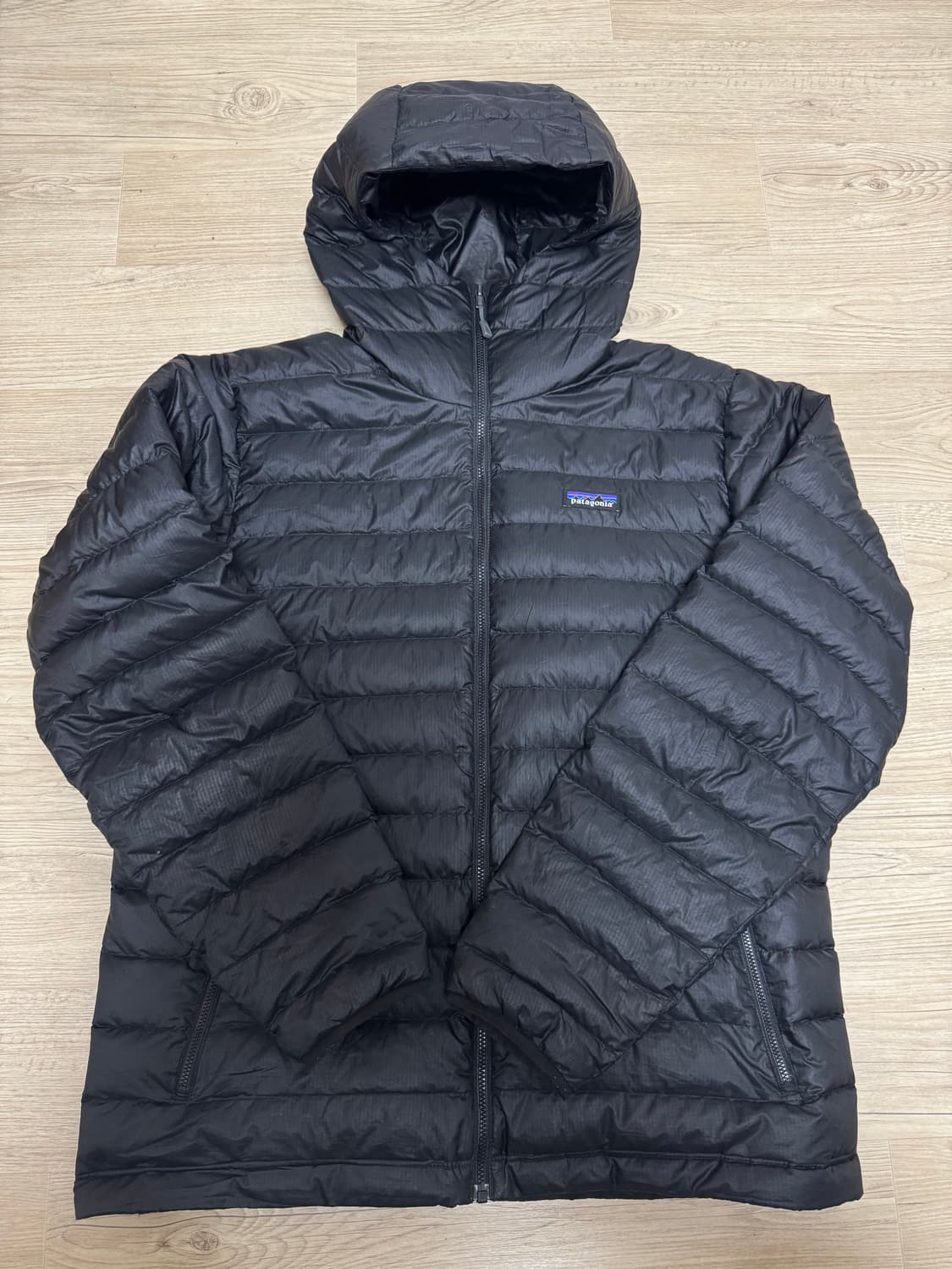 L 파타고니아 다운스웨터 후디 블랙 상품이미지1