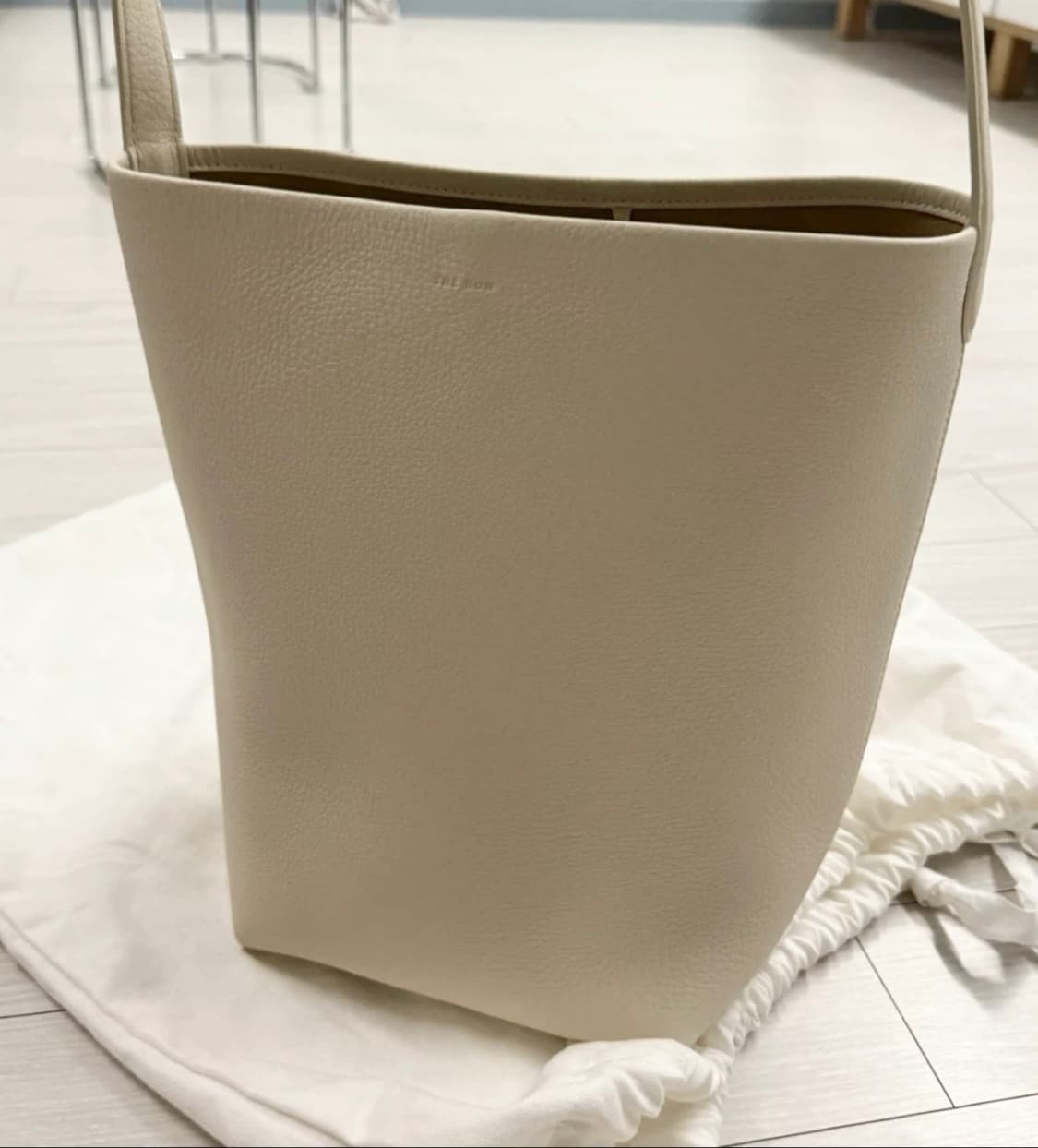 더로우 파크백 미디움 아이보리 상품이미지1