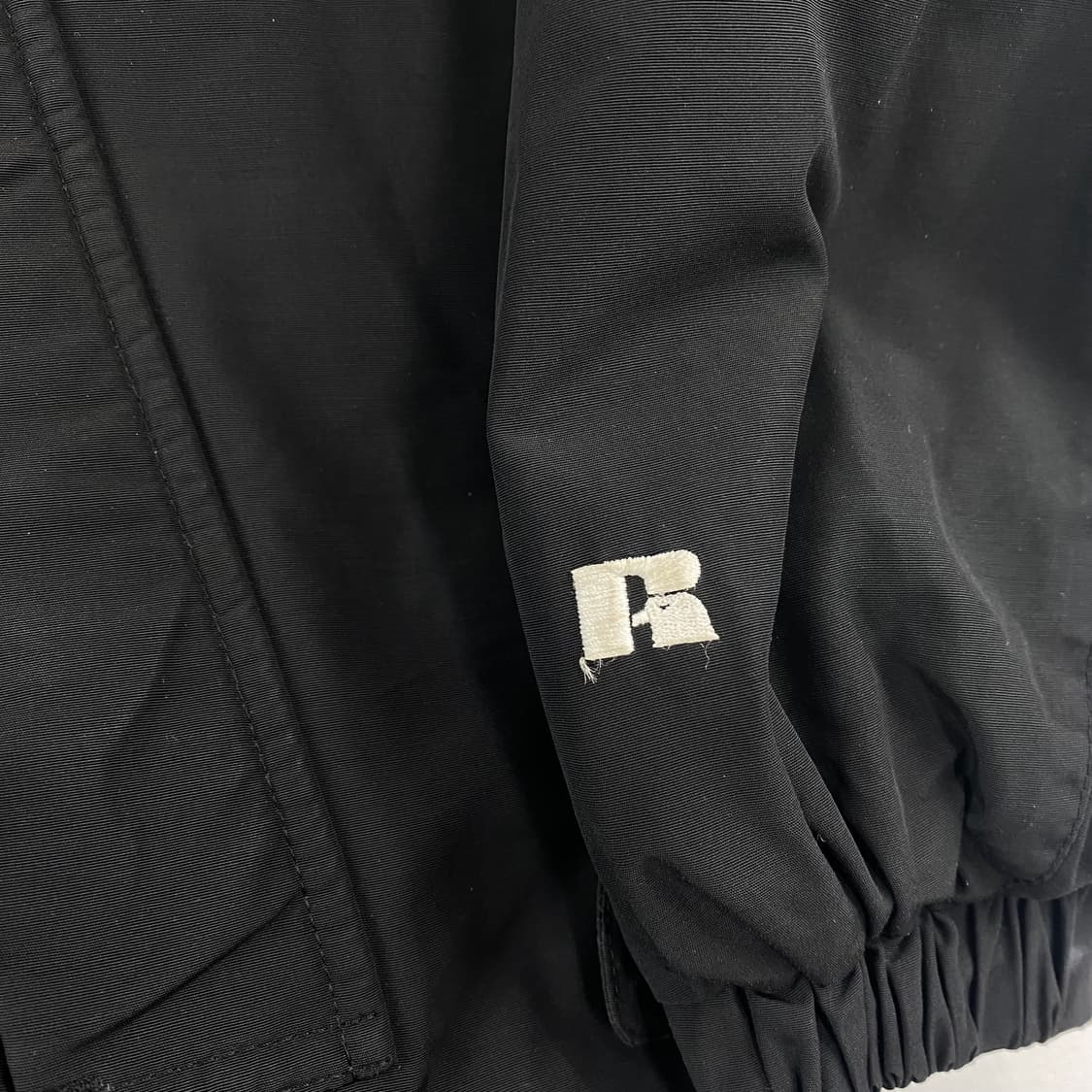 러셀어틀레틱 스펠아웃 빅로고 블랙 패딩 점퍼 (105) 상품이미지5