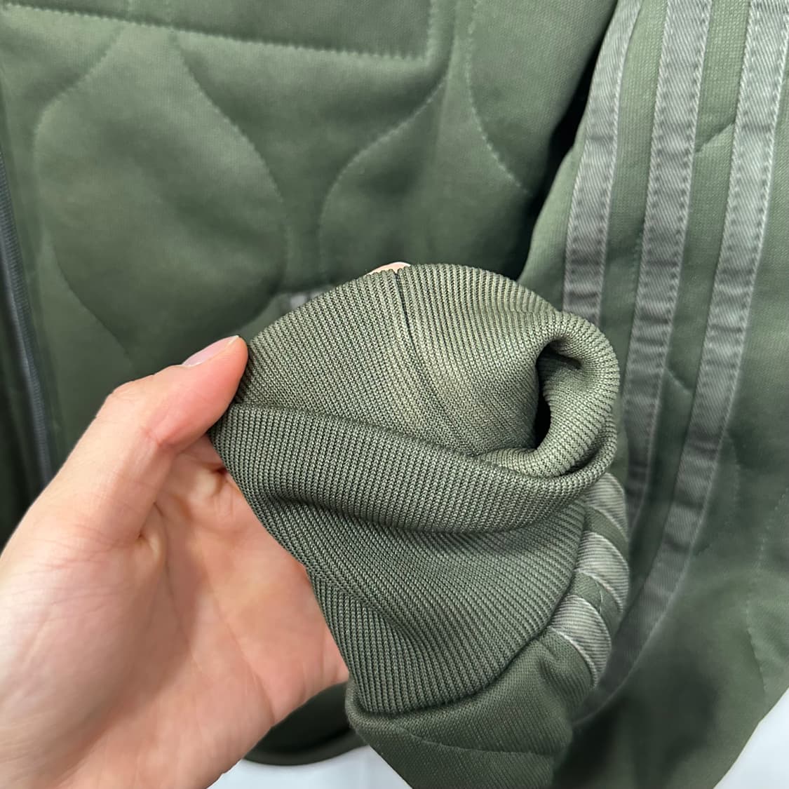 아디다스 패디드 퀄팅 트랙탑 상품이미지9