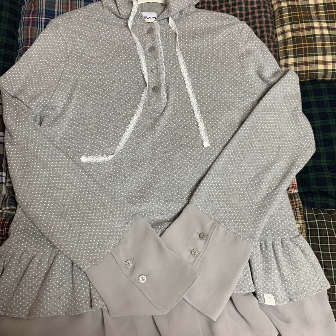 TUOMIO 뚜오미오 프릴 후디 그레이 상품이미지3