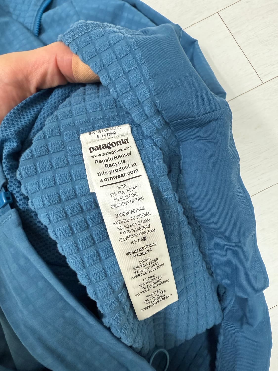 파타고니아 R1 풀집 자켓 블루 색상 M사이즈입니다. 보시는 것처럼 상태 상품이미지5