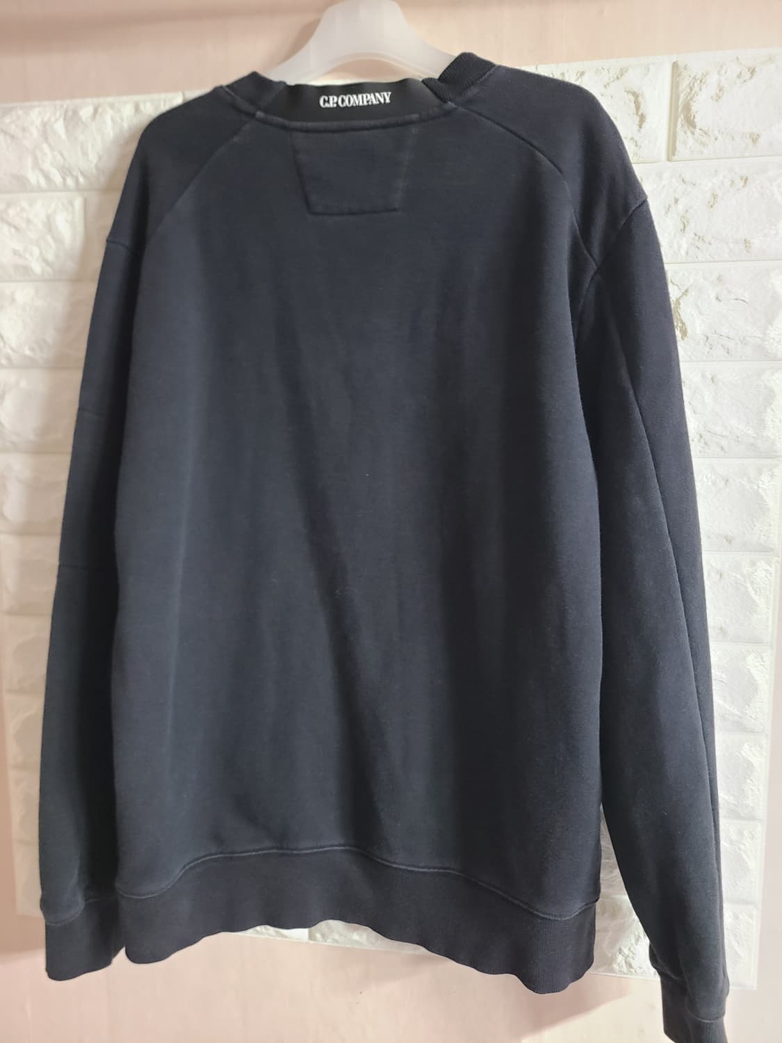 CP컴퍼니 블랙 렌즈 맨투맨 (105) 상품이미지4