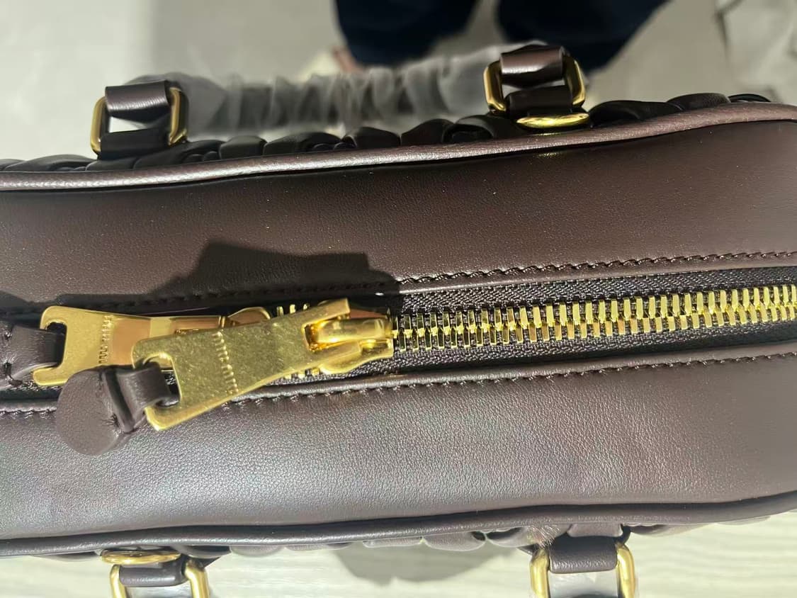 우 미우 아르카디 마테라쎄 나파 레더 미니백 상품이미지3