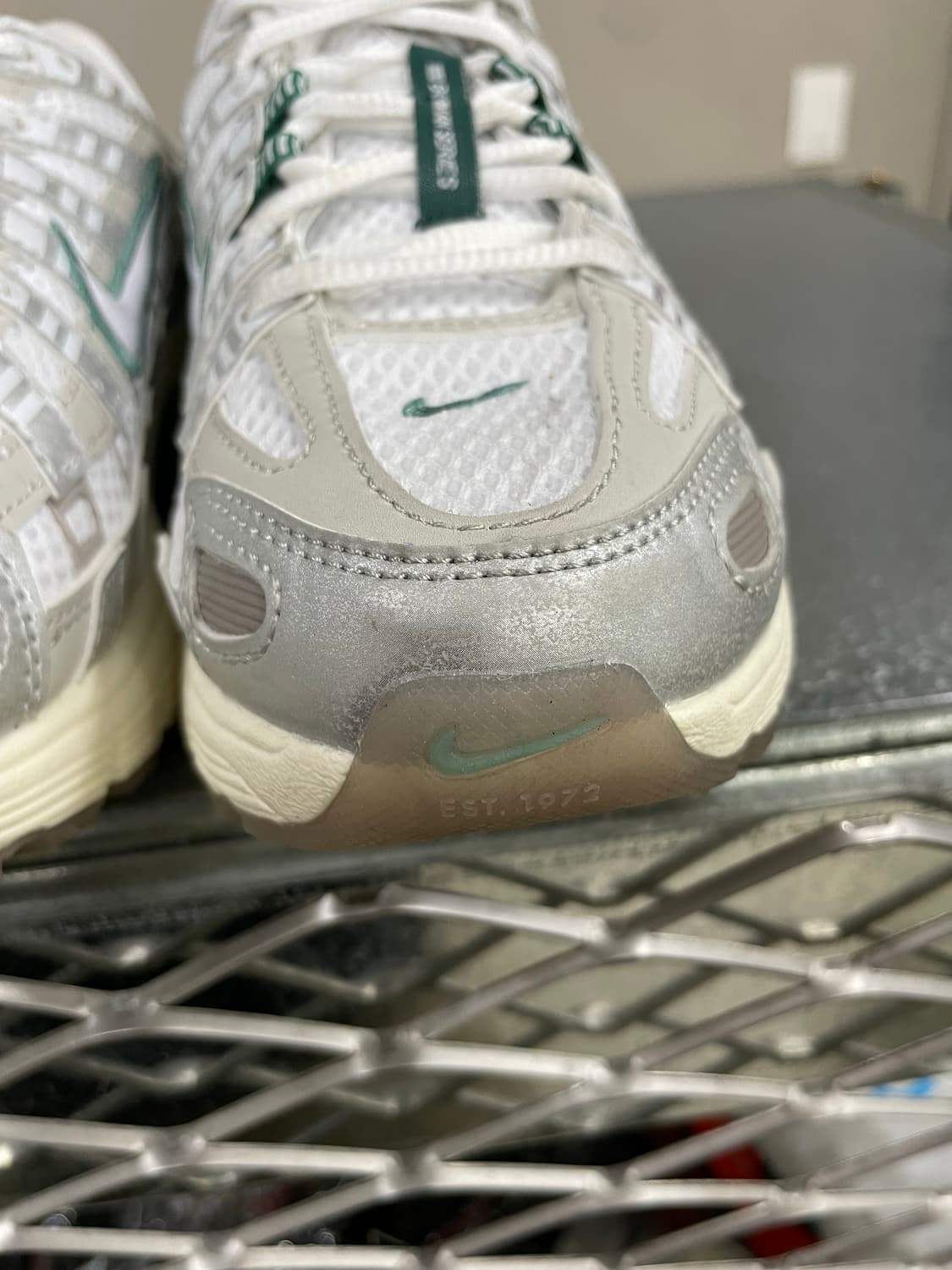 나이키 P-6000 메탈릭 실버 235 상품이미지8