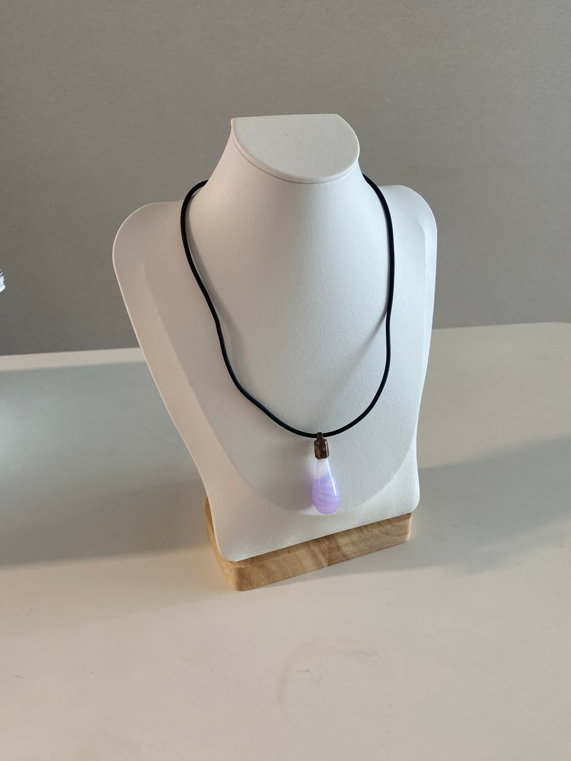 라벤더 빛 비즈 드롭 목걸이 상품이미지4