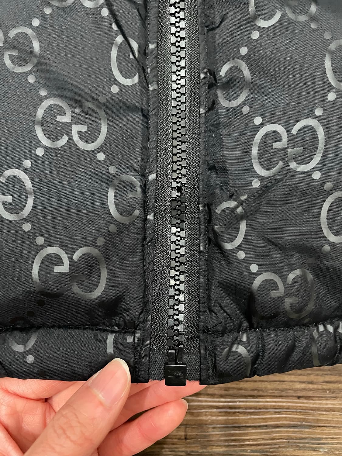 노스페이스 x 구찌 700 눕시 푸퍼 패딩 블랙 상품이미지5