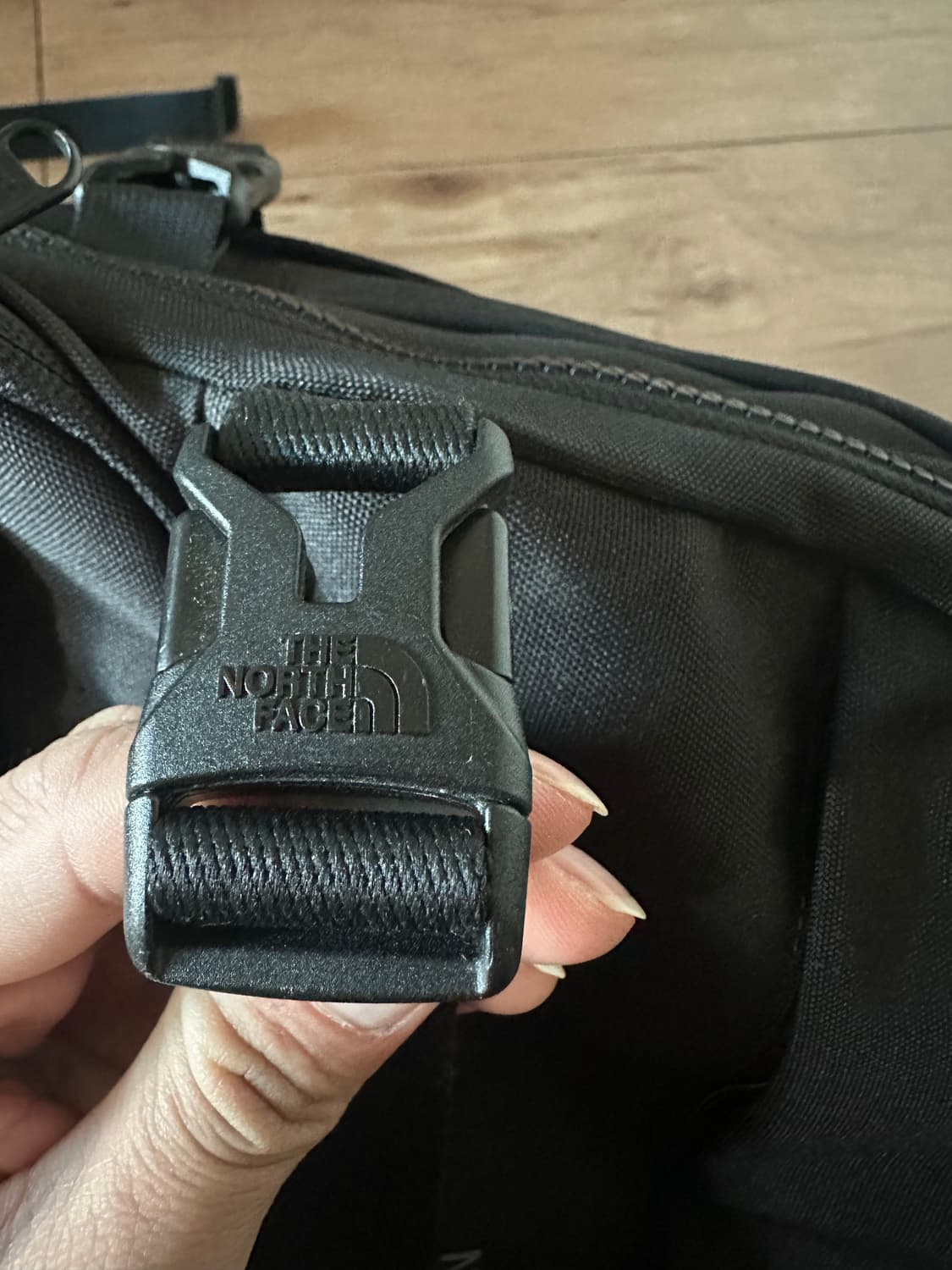 노스페이스 백팩 27L 검정 NM2DL01J 판매 상품이미지3