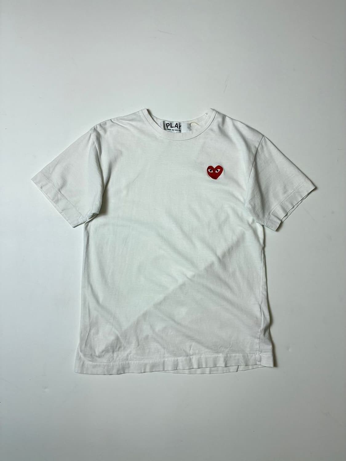꼼데가르송 우먼스 하트 와펜 반팔 티셔츠 PN8562 상품이미지1