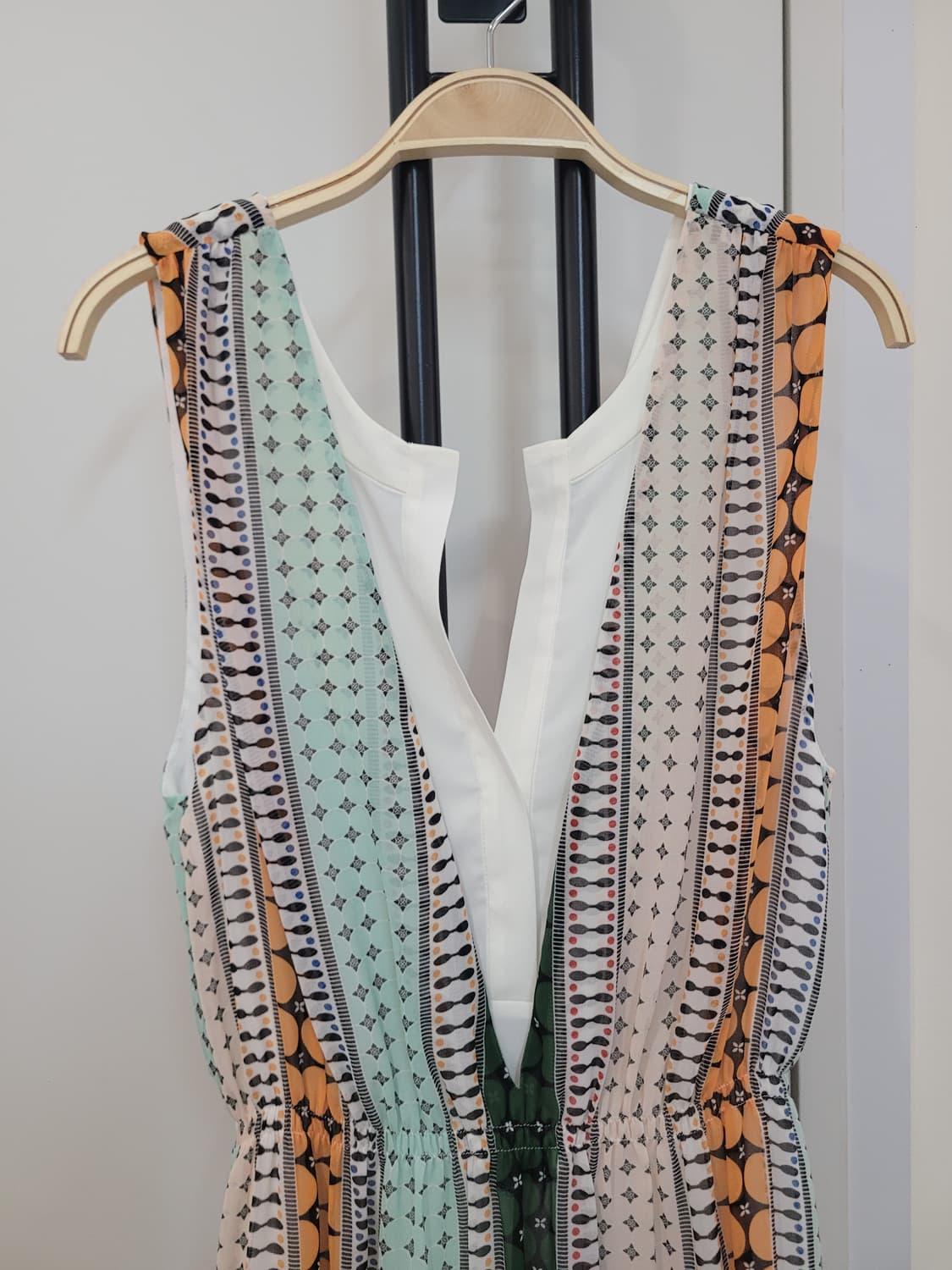 산드로 브이넥 패턴 슬리브리스 쉬폰 원피스 55 상품이미지3