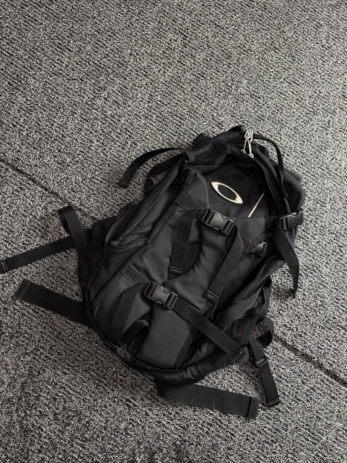 오클리 아이콘 아카이브 테크니컬 백팩 3460 상품이미지1