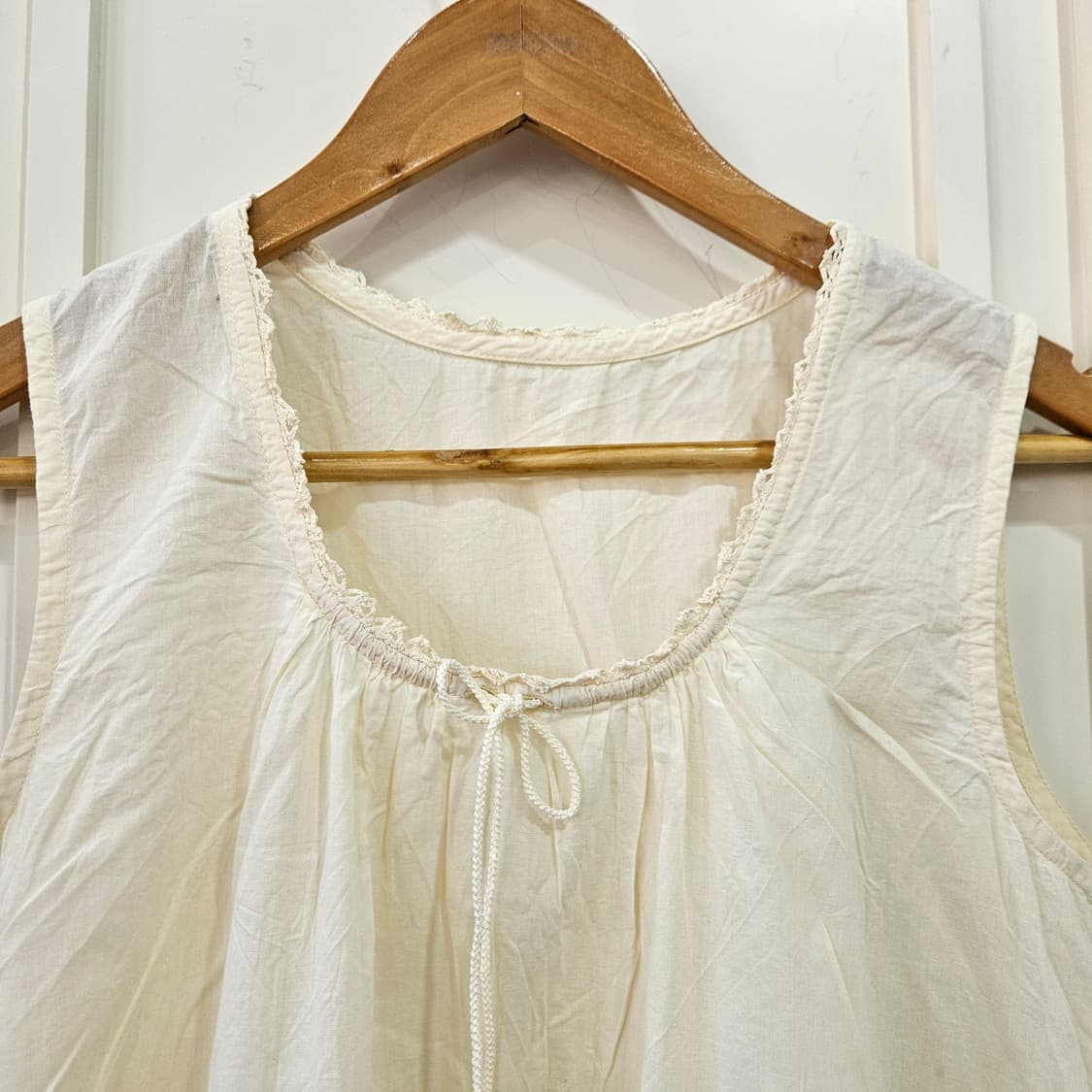 아이보리 민소매 펀칭 레이스 원피스 상품이미지2