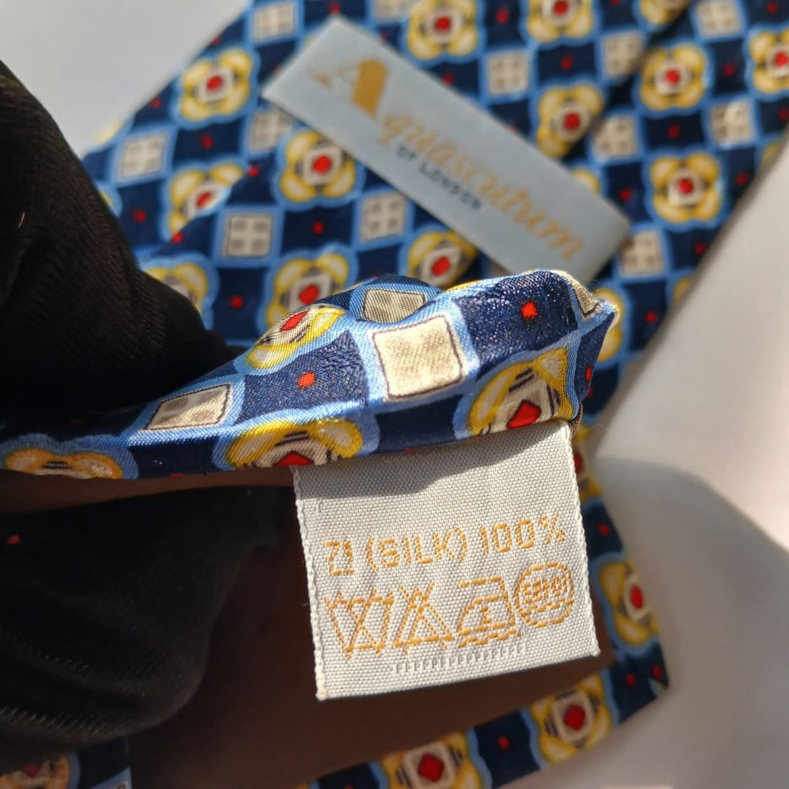 아쿠아스큐텀 네이비 옐로우 패턴 넥타이 9.9cm A+등급 E776
 상품이미지10