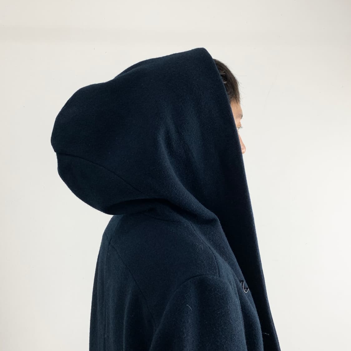 카즈유키 쿠마가이 어태치먼트 멜톤 빅 후드 더블 코트 상품이미지7