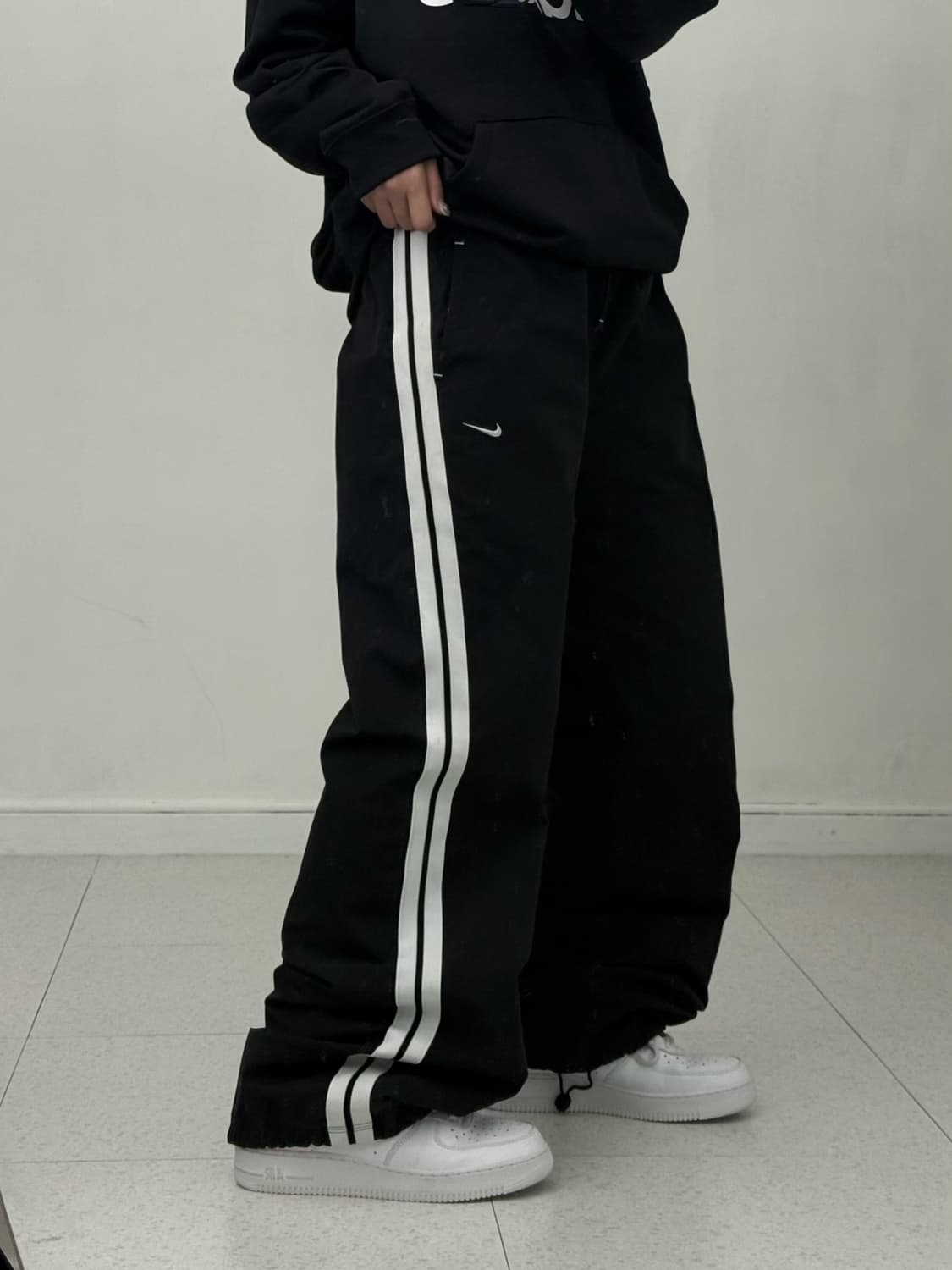 나이키 블랙 트랙팬츠 상품이미지2