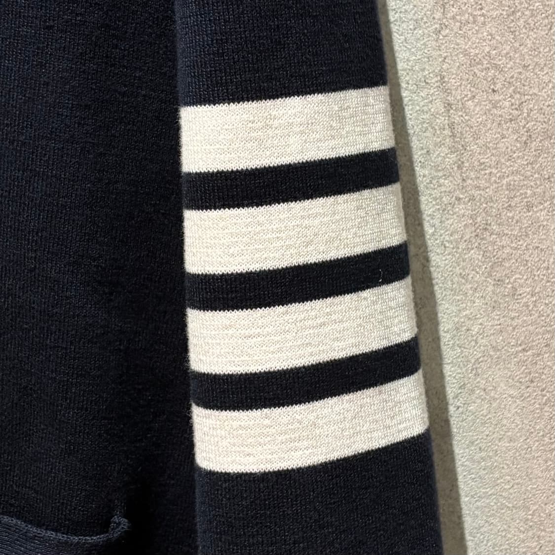 A+ / 3 (103) 톰브라운 밀라노 스티치 금장 가디건 네이비 상품이미지3