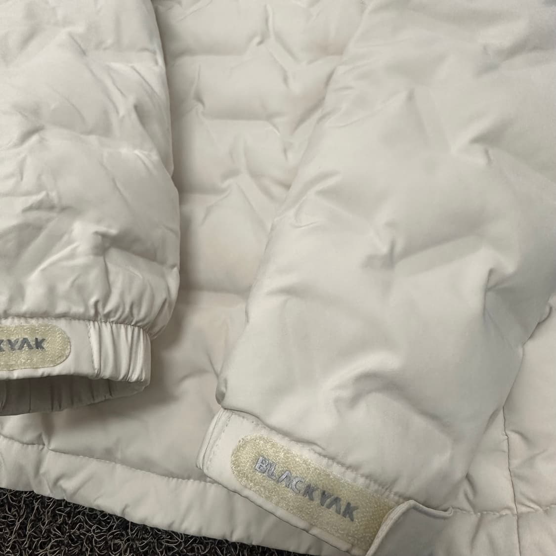 블랙야크 구스다운 여성 경량패딩 95사이즈 상품이미지8