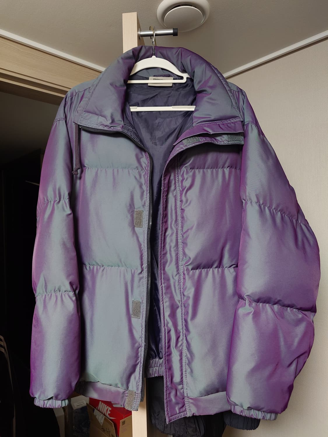 [M,105] 피어오브갓 에센셜 푸퍼 패딩 이리디센트 상품이미지1