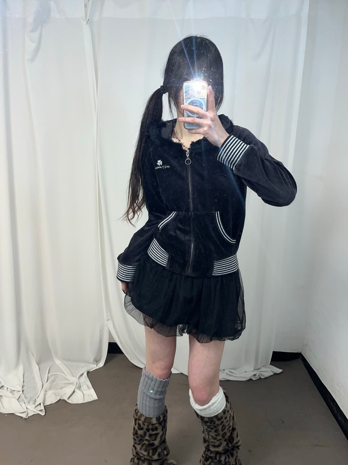 Y2K무드 블랙 벨벳 퍼트리밍 후드집업 상품이미지2