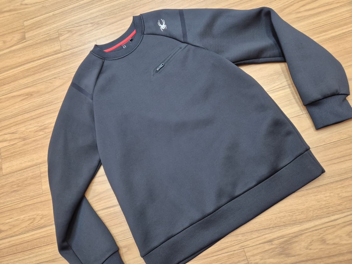 블랙 색상 스파이더 맨투맨 XL 사이즈입니다. 재질은 폴리에스터 92%로 상품이미지1