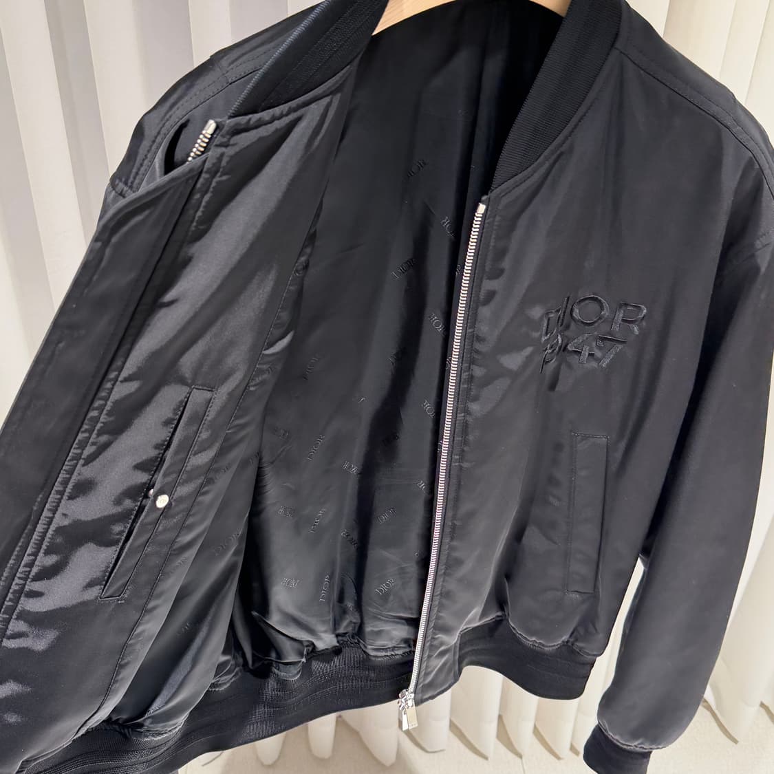 (S+/50) / 디올 엠브로이더 로고 블랙 봄버 자켓 상품이미지7