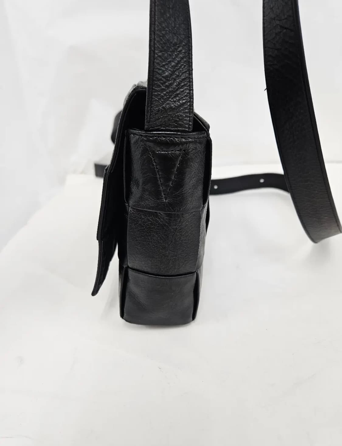 보테가베네타 카세트백 검정 상품이미지5