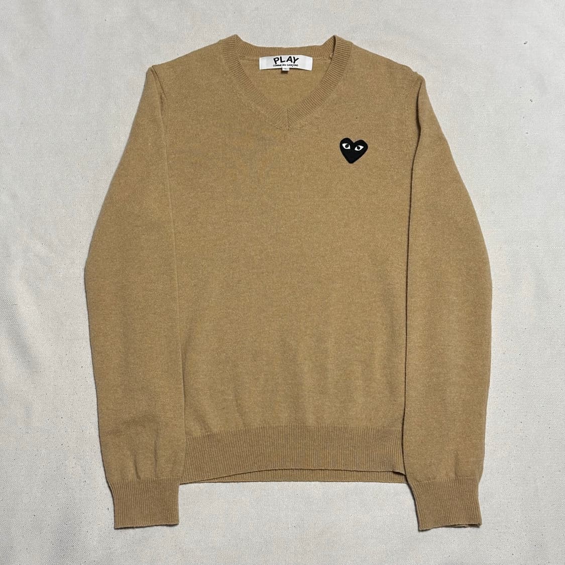 L 꼼데가르송 여성용 블랙하트와펜 베이지 울 브이넥 니트 상품이미지2