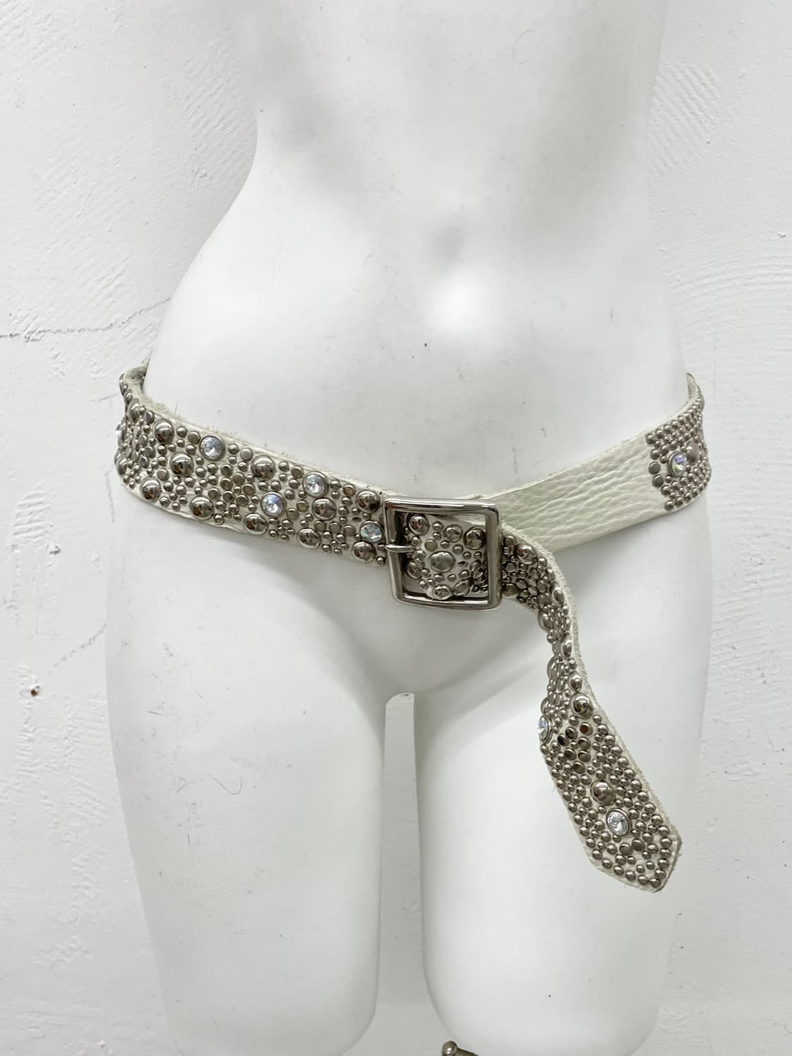 리얼레더 스터드 큐빅 디테일 버클 벨트 상품이미지2