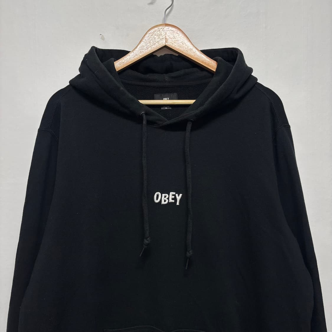 오베이 OBEY 블랙 후드티 상품이미지2