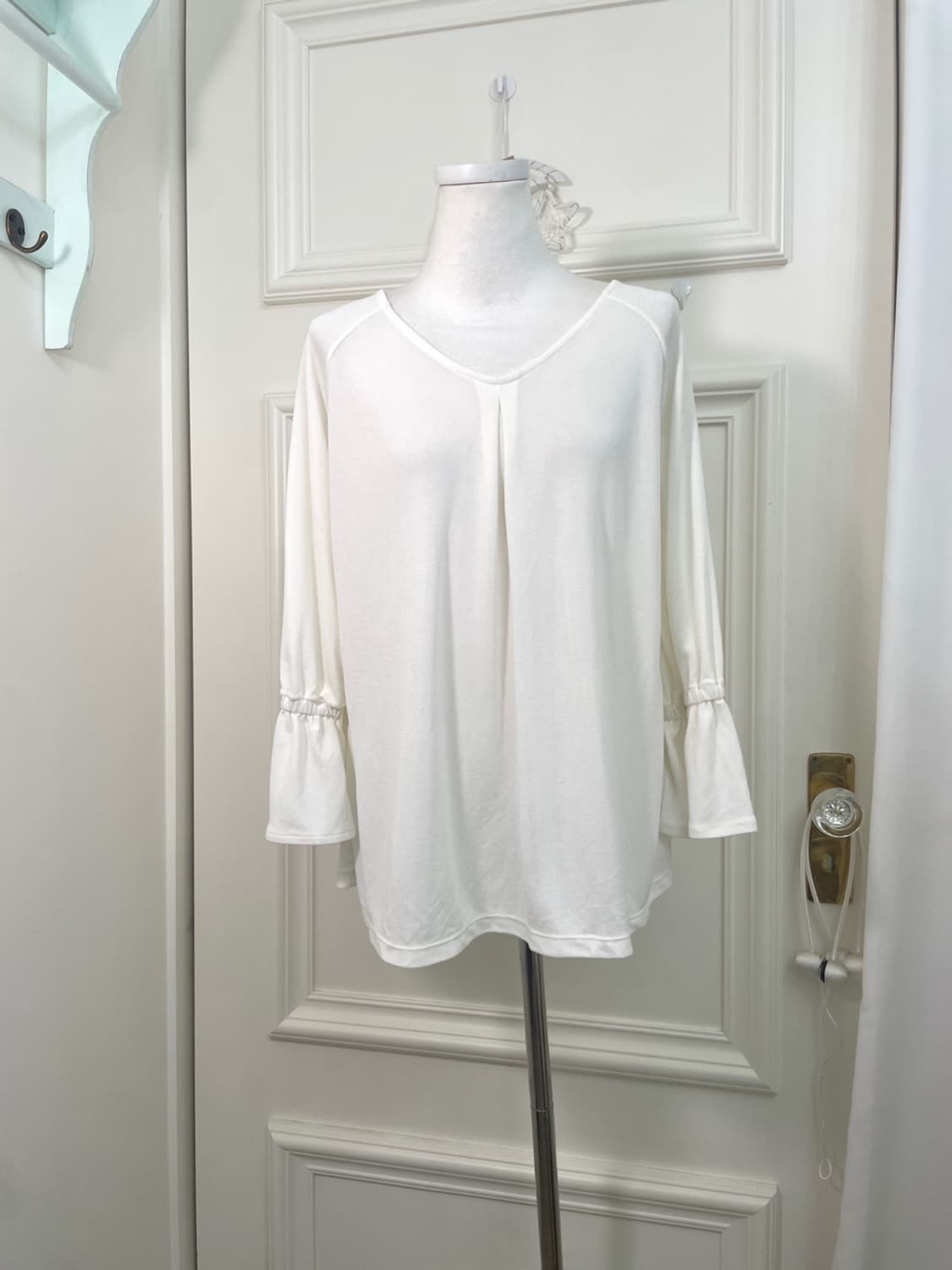 ivory pleats point sleeve shirring top 상품이미지1