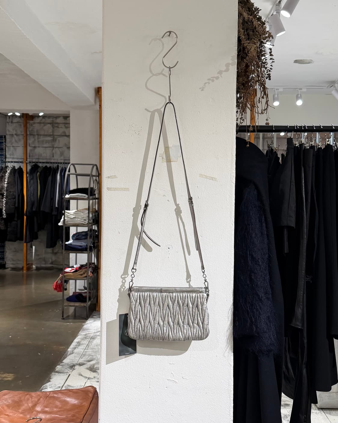 미우미우 실버 마테라쎄 클러치 상품이미지4