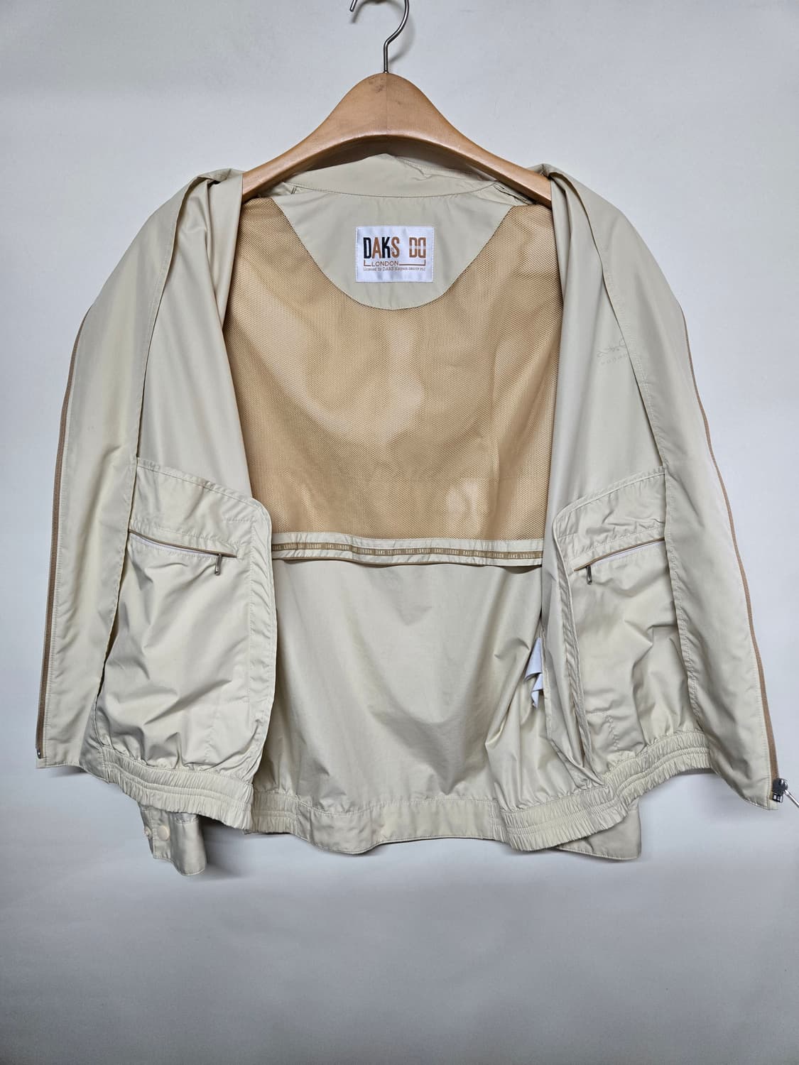 닥스 런던 베이지색 바람막이 자켓 여 88 상품이미지3