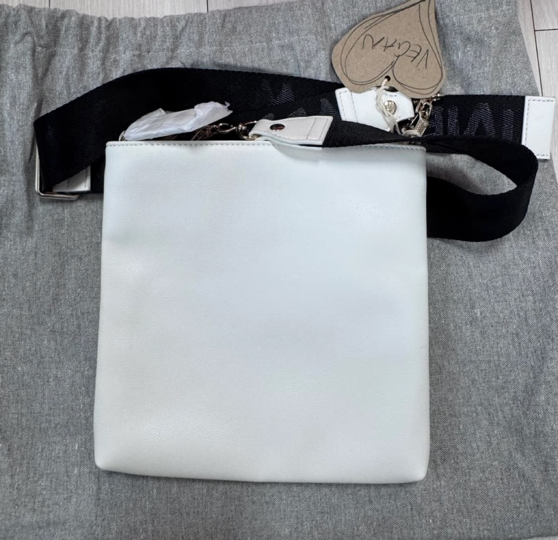 (새상품) 비비안웨스트우드 크로스백 상품이미지2