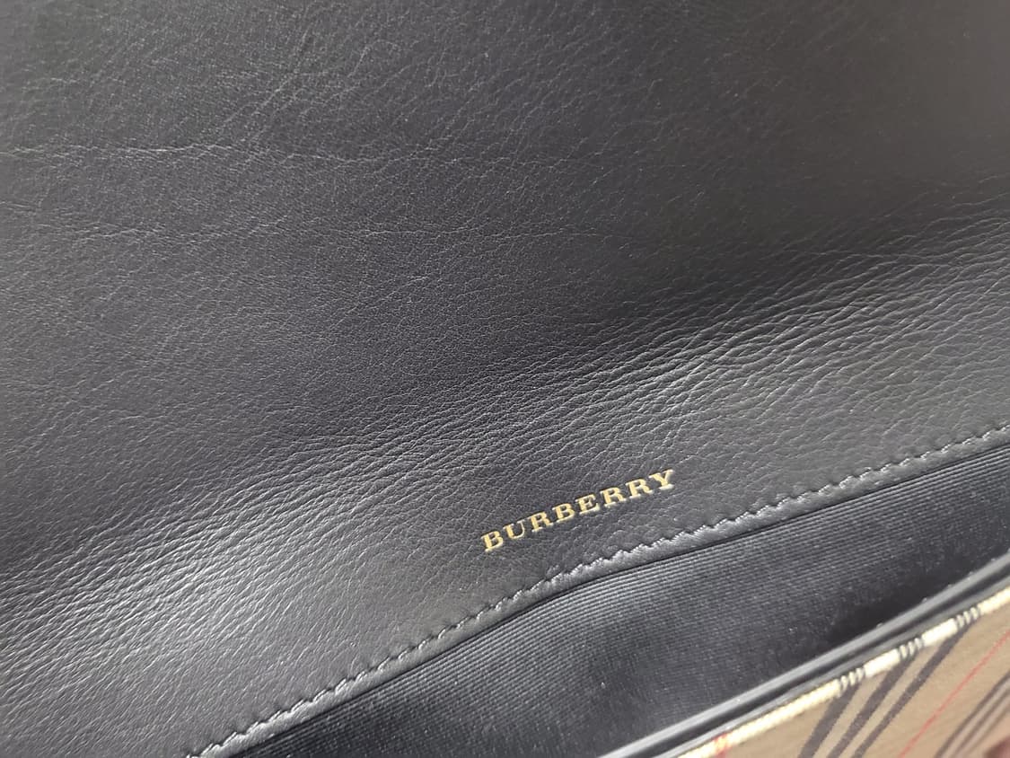 버버리 라지 1983 체크 엔벨로프 클러치 상품이미지9