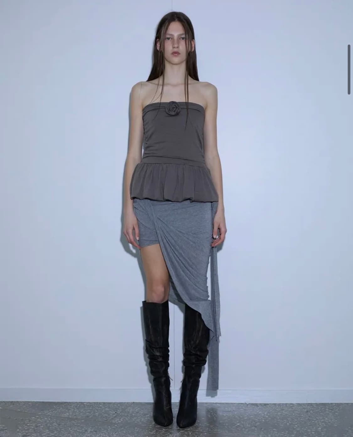 더포르타 애시메트리컬 드레이프 스커트 그레이 언발란스트임미디치마롱스트랩회 상품이미지6