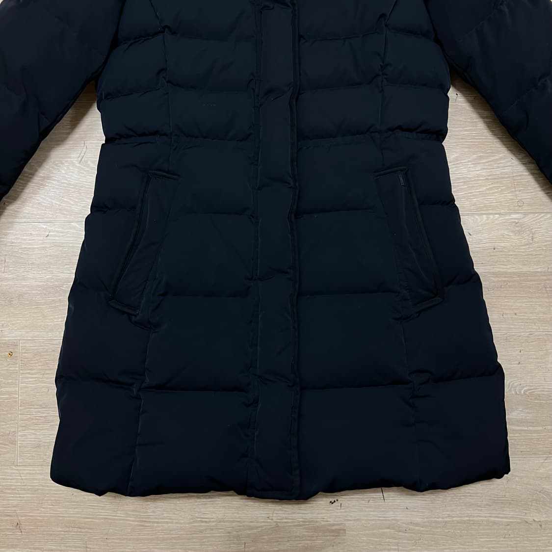 헤지스 여성 스탠드넥 구스다운 세미 롱패딩 점퍼 [블랙] XS/85 상품이미지3