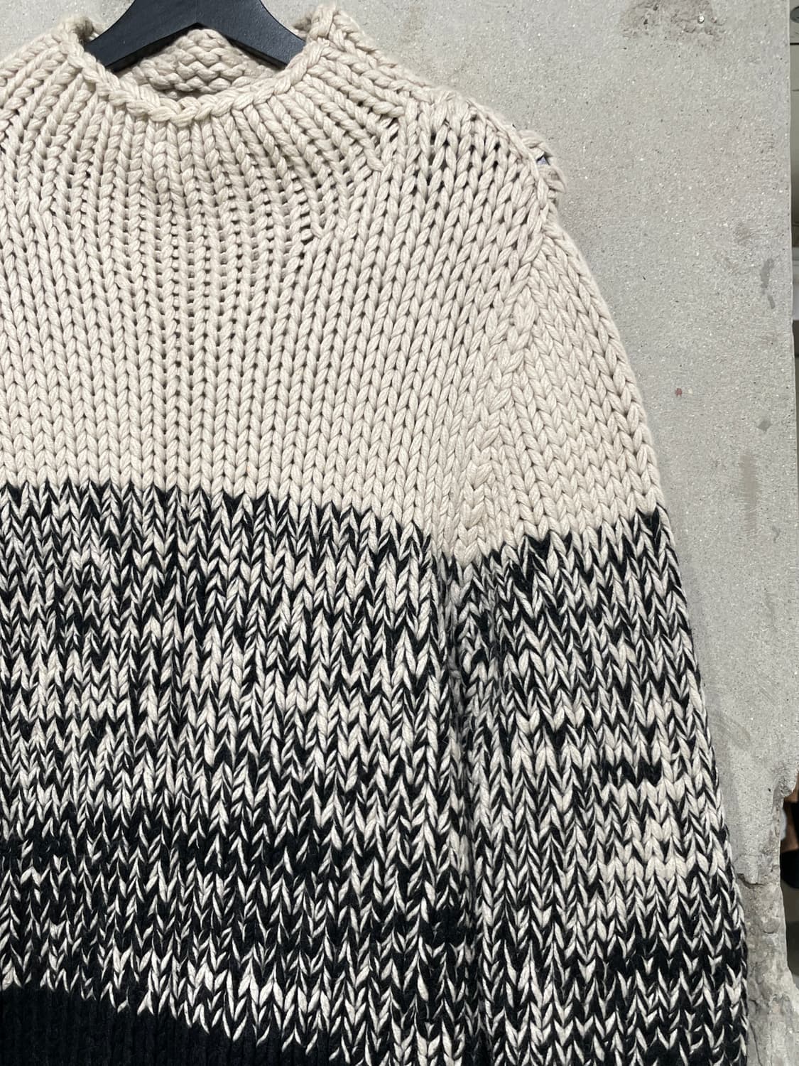 돌체 앤 가바나 모크넥 배색 스웨터 상품이미지3