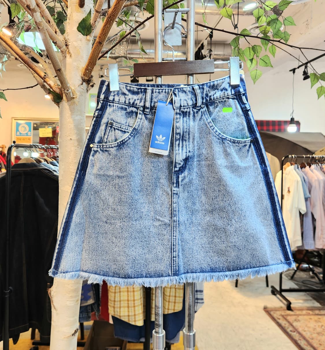 새제품)아디다스+크세니아 콜라보 연청 삼선 데님스커트 상품이미지1