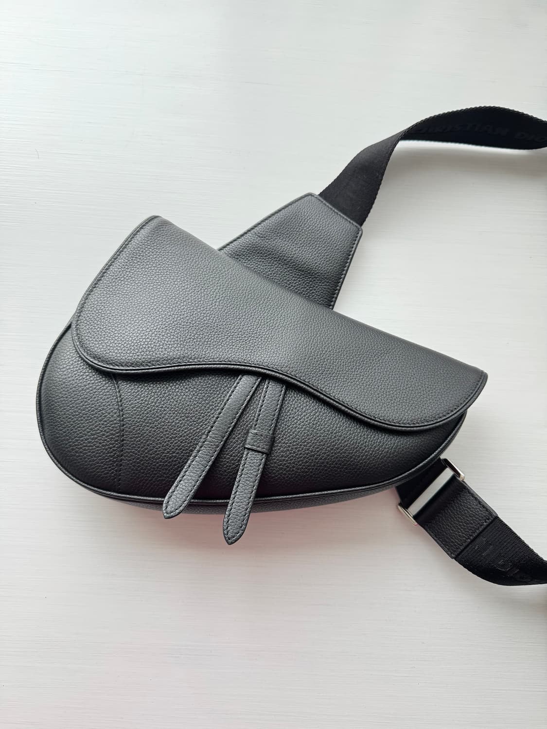 디올 새들백 그레인카프스킨 블랙 상품이미지2