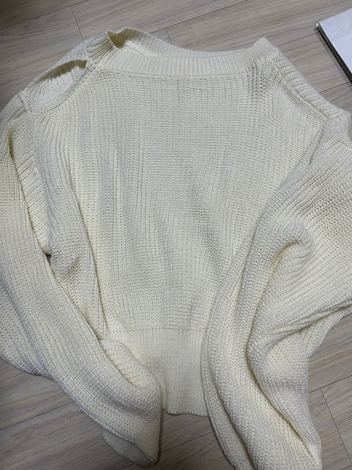 룩스유 어깨트임 여리 유니크 언발 긴팔 니트 티셔츠 상품이미지3