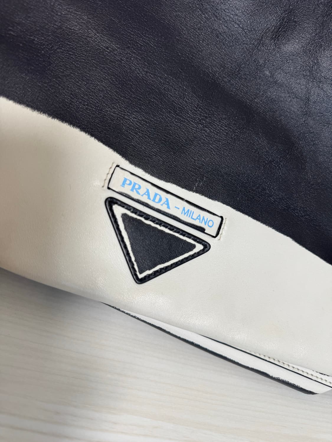 프라다 투톤 레더 크로스백 상품이미지2