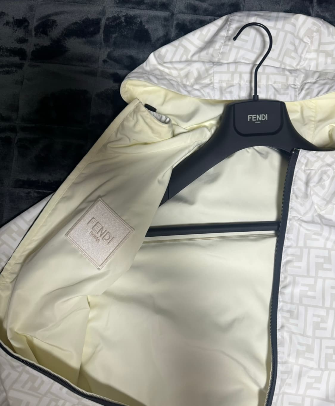 펜디 리버시블 바람막이 상품이미지2